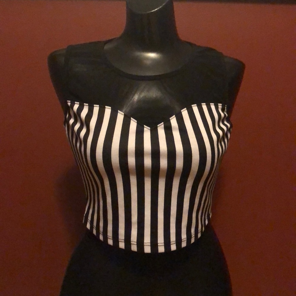 Papaya black and white crop top